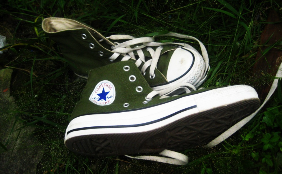 army green converse shoes in the grass